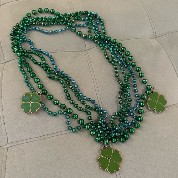 🎁 Bundle 4 Free! St. Patrick’s Day Themed Mardi Gras Beads Bundle - Picture 1 of 6